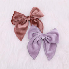 Gebelle velvet fable bow clip cream closeup emphasizes soft velvet texture