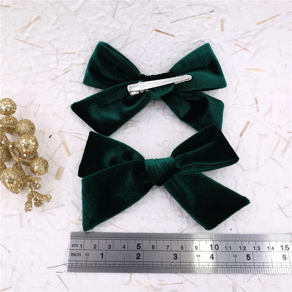 Gebelle Vintage Velvet Bow Green worn by mom for chic everyday wear.