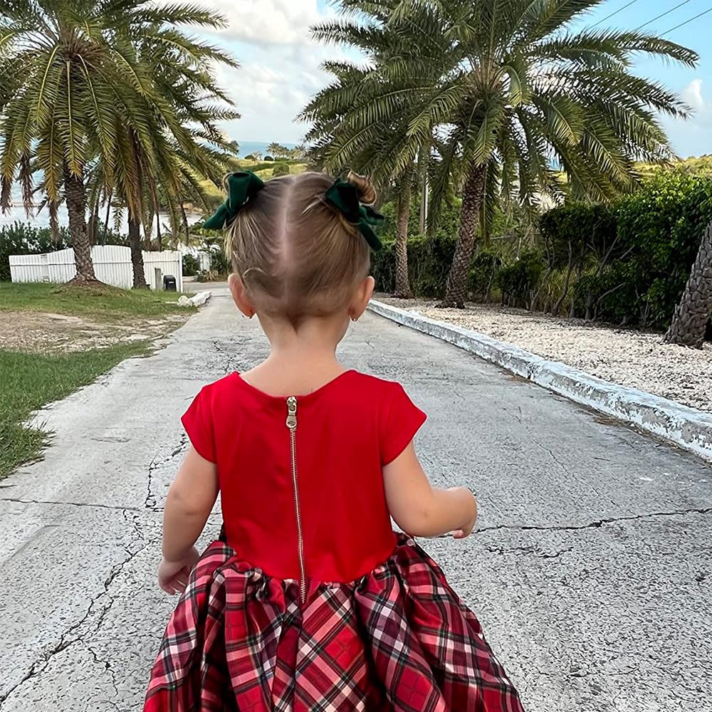 Gebelle Vintage Velvet Bow Green worn by child for festive looks.