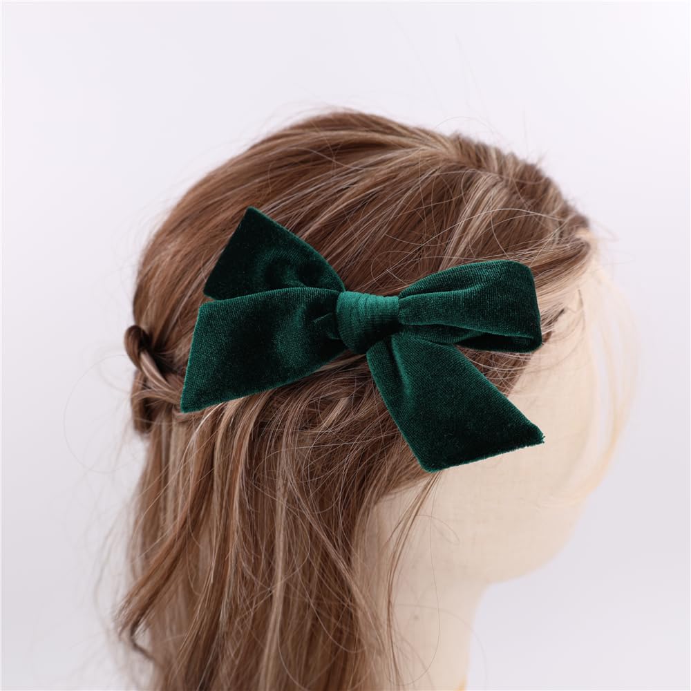 Gebelle velvet bow adds charm to holiday outfits