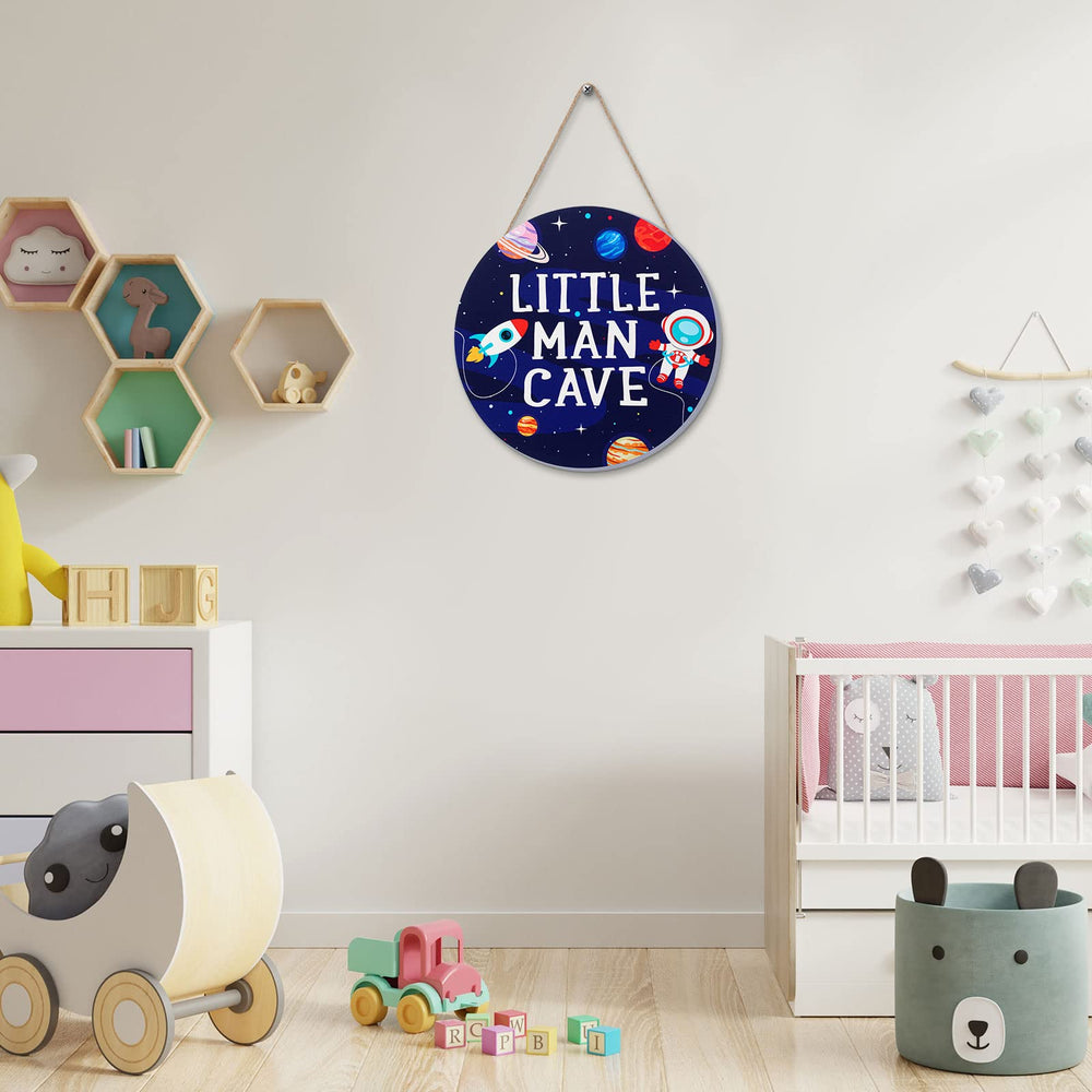 Geelin wooden plaque with planets and motivational words supports kid-friendly decor.
