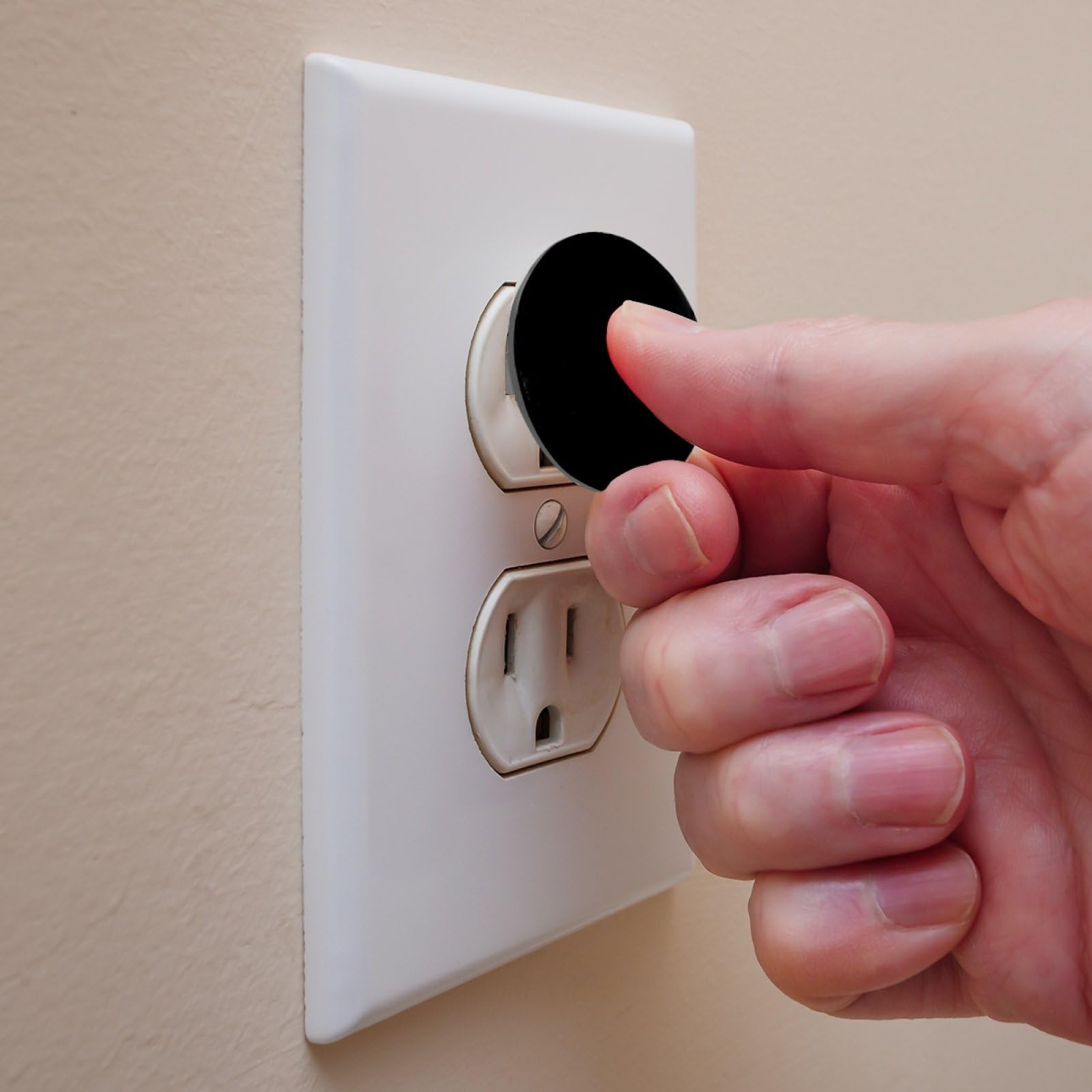 Generic 2-prong and 3-prong compatible outlet covers for flexibility