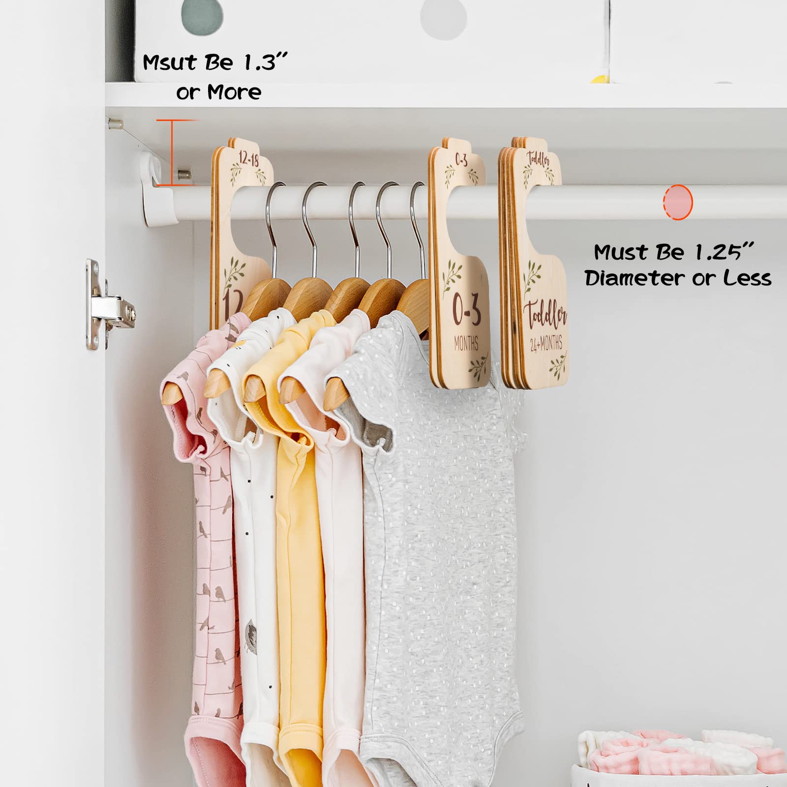 Giftacity 12-18 months divider helps track growth in the closet.