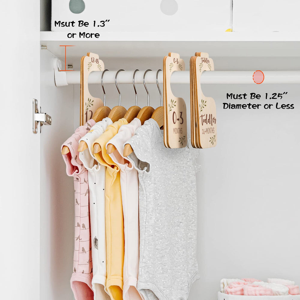 Giftacity 12-18 months divider helps track growth in the closet.