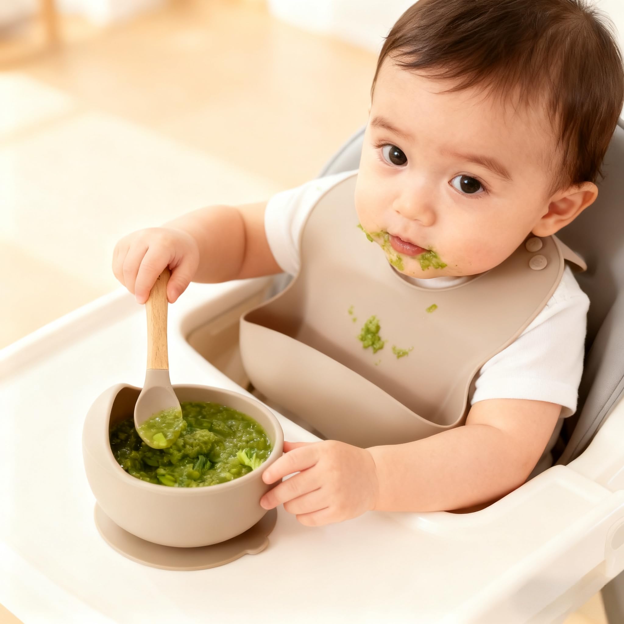 Ginbear silicone bib catcher collects crumbs and drips for easier cleanup.