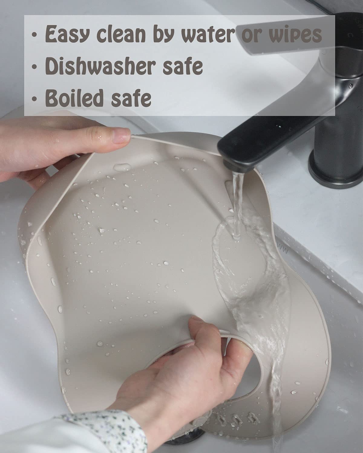 Ginbear silicone bib dishwasher-safe and easy to wipe clean after meals.