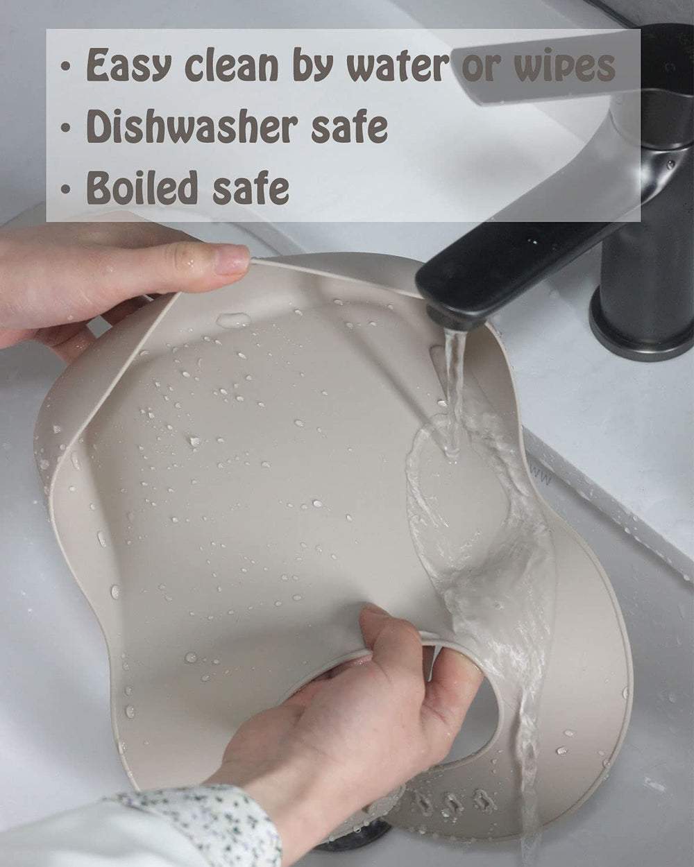 Ginbear silicone bib dishwasher-safe and easy to wipe clean after meals.
