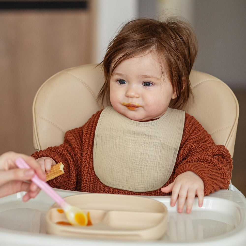 GLLQUEN BABY adjustable snaps bib closeup shows secure fit as baby grows.