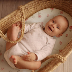 GLLQUEN BABY organic cotton close-up shows ultra-soft breathable fabric.