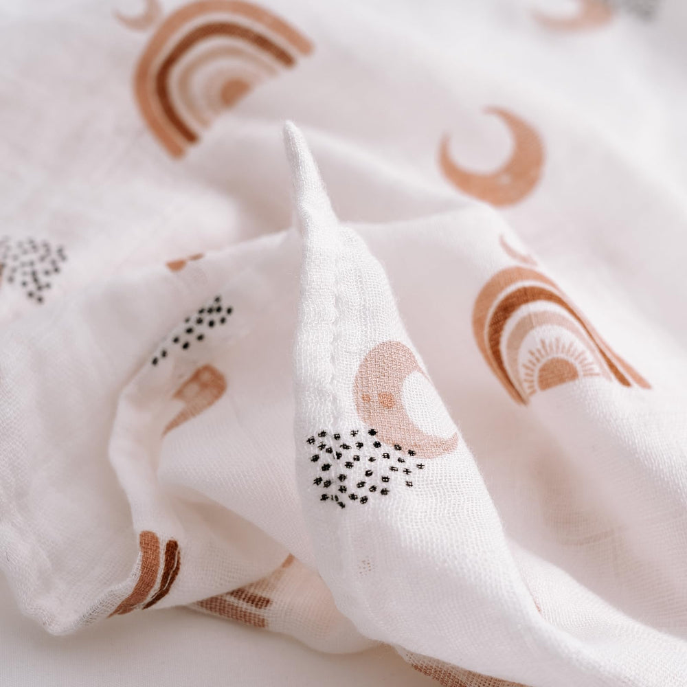 GLLQUEN BABY burp cloth absorbs spit-up comfortably.
