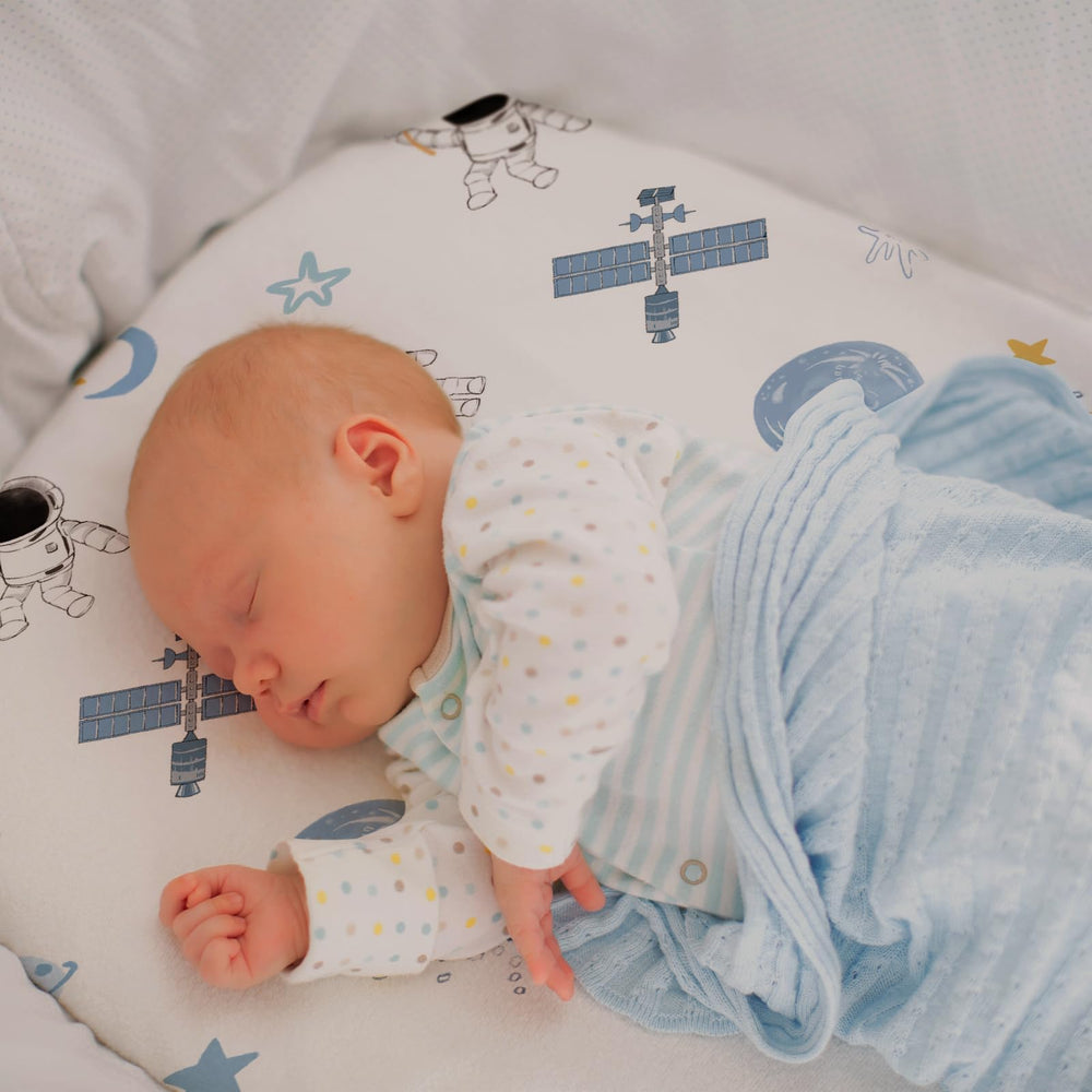 GLLQUEN BABY elastic-secure-fit bassinet sheets prevent slipping for a calm sleep.
