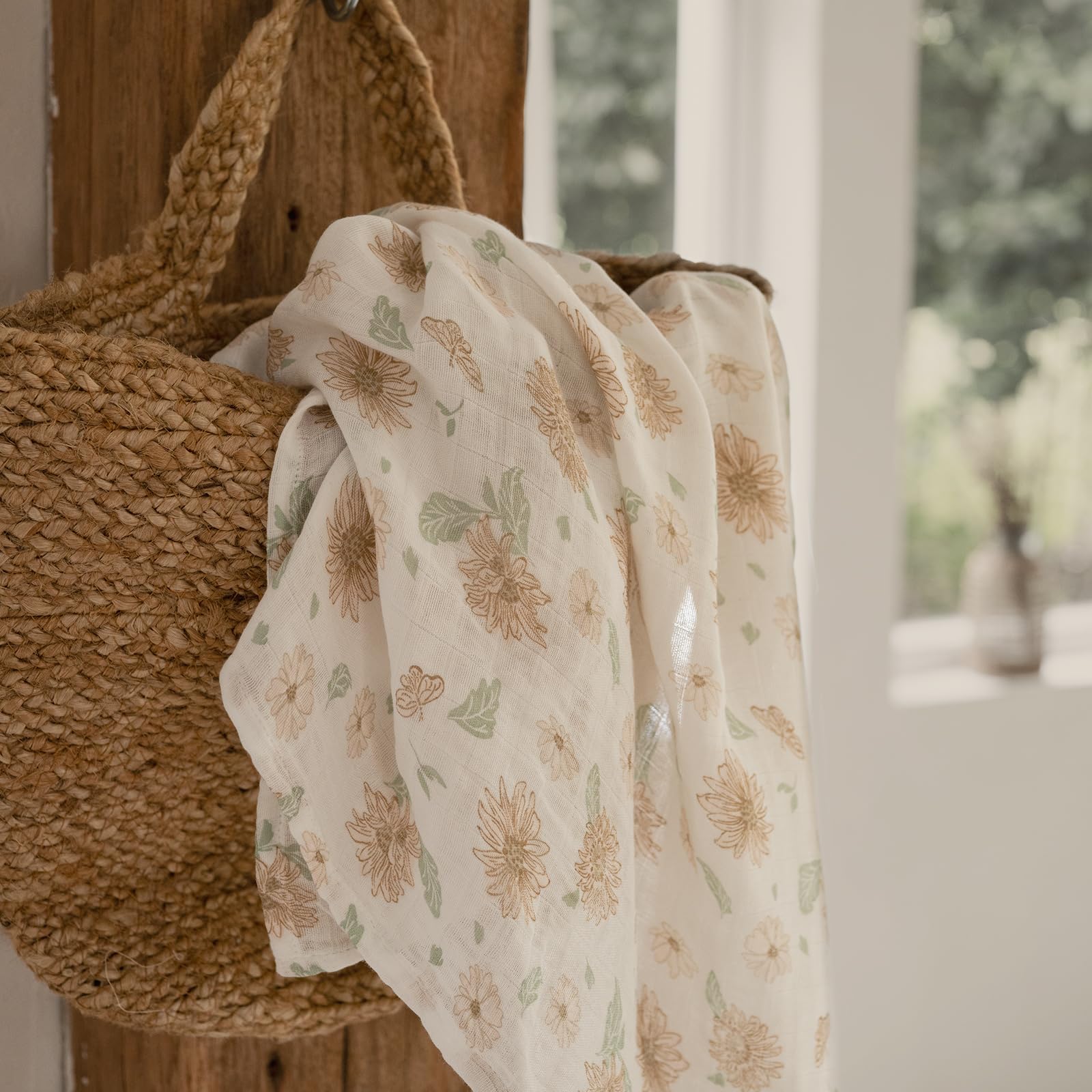 GLLQUEN BABY gift-packaging-shot emphasizes gift-ready design