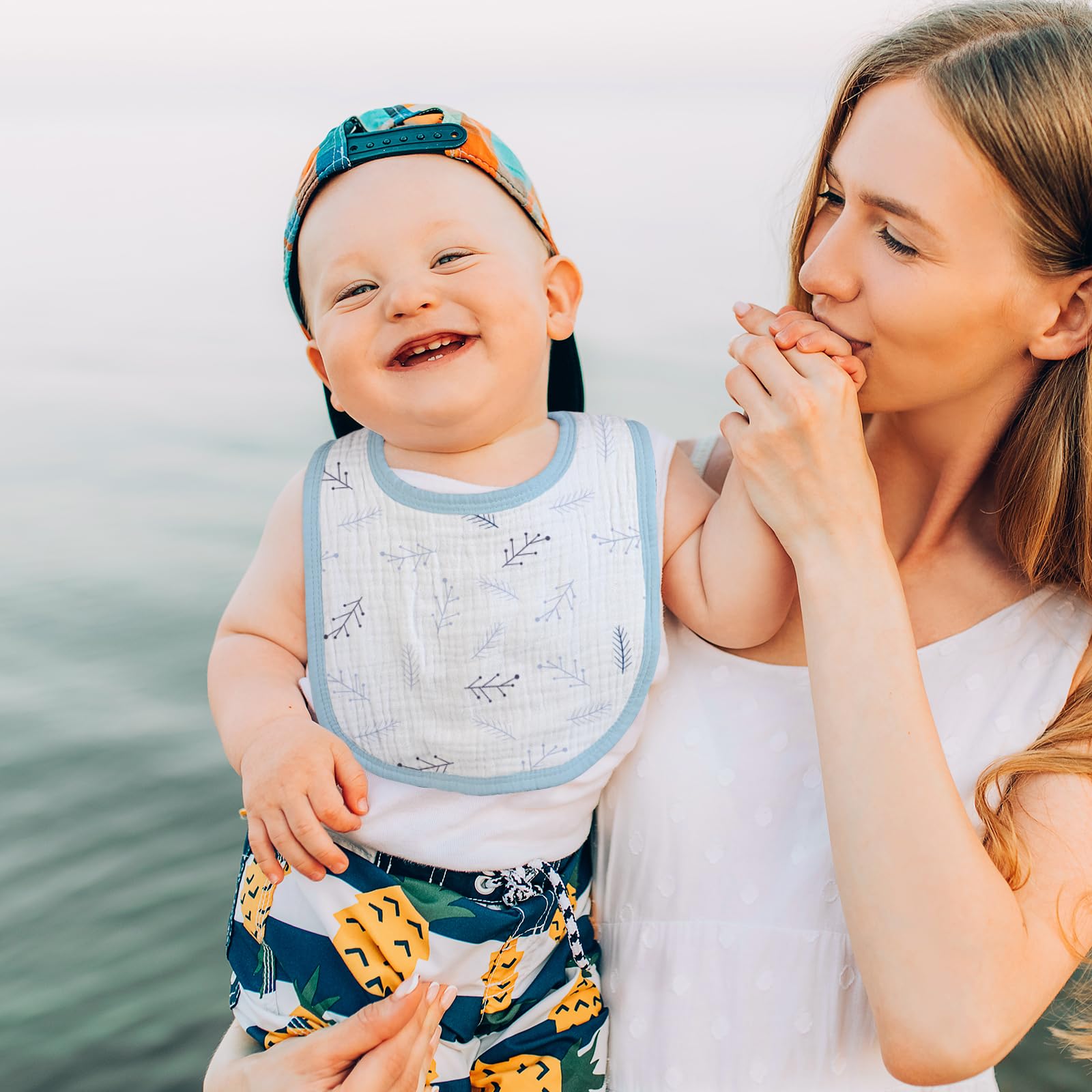 GLLQUEN BABY bib with large front flap provides chest coverage