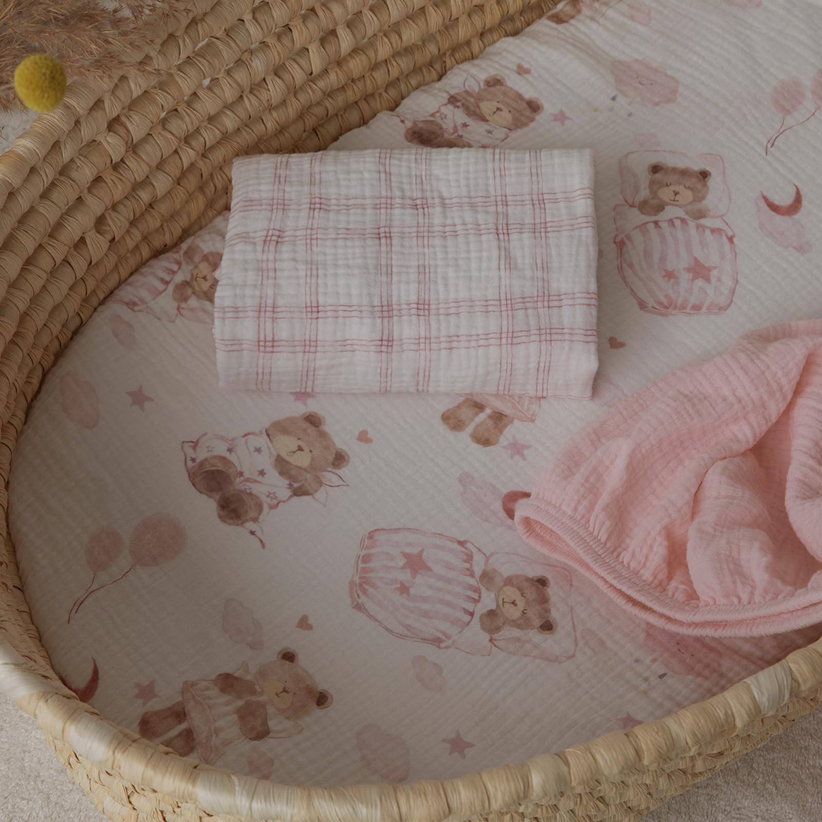 Gllquen Bassinet Sheets Easy-Care with machine wash and quick-dry practicality