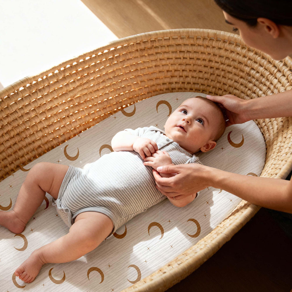 Gllquen Baby Muslin Bassinet Sheets washing care demonstrates machine washability