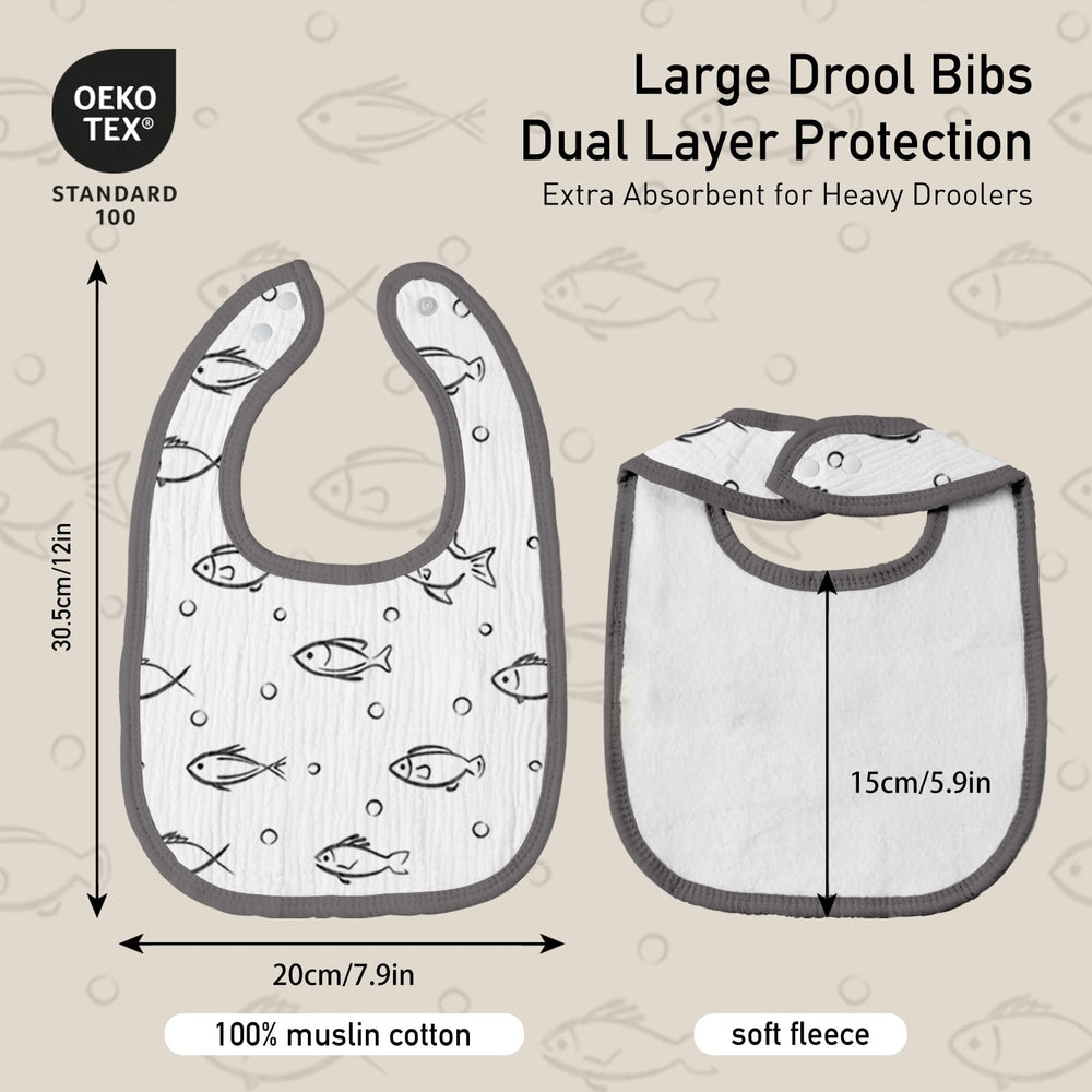 GLLQUEN BABY muslin drool bib close-up of snaps showing growth-friendly fit and secure closure.