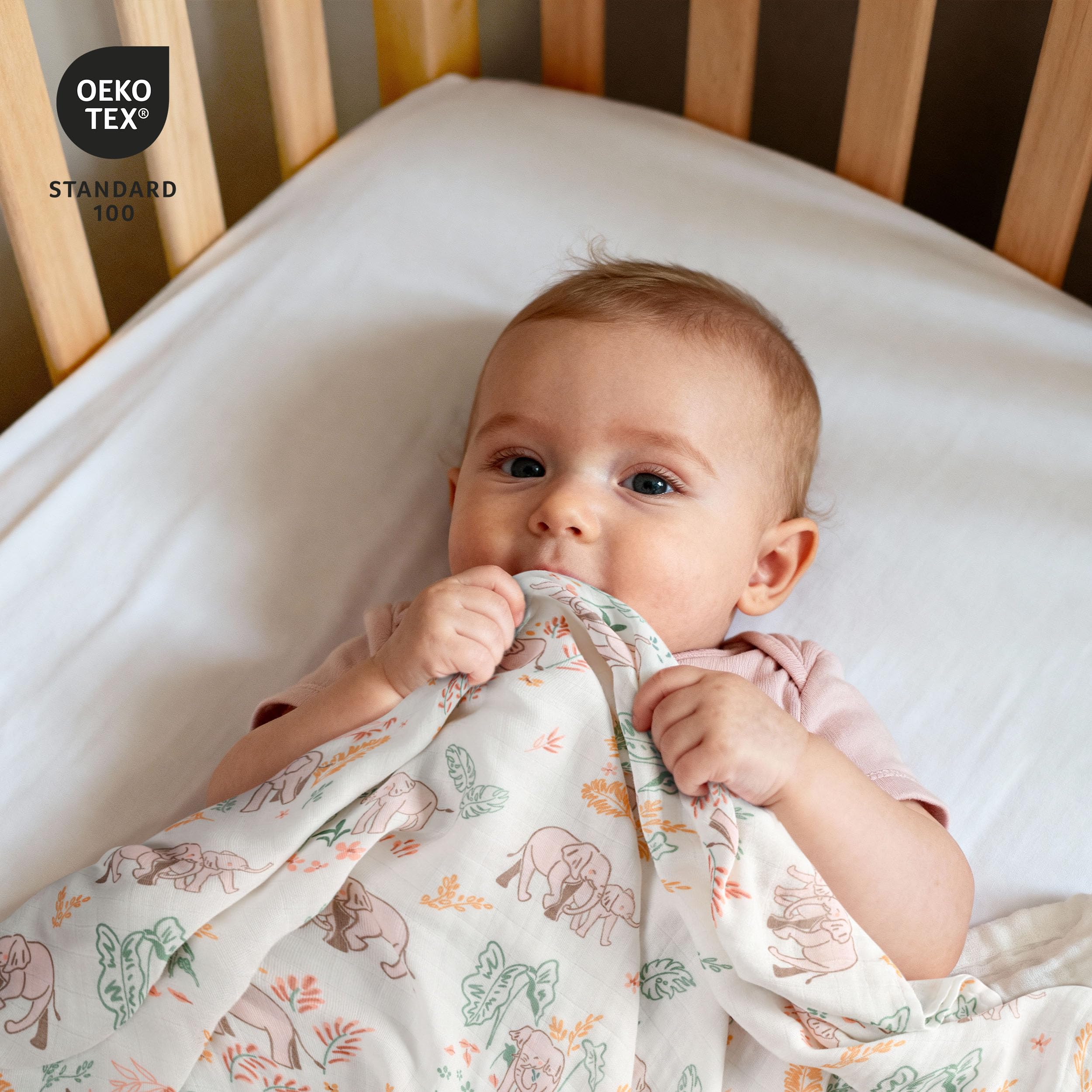 GLLQUEN BABY muslin swaddle baby wearing demonstrates gentle stretch and secure feel
