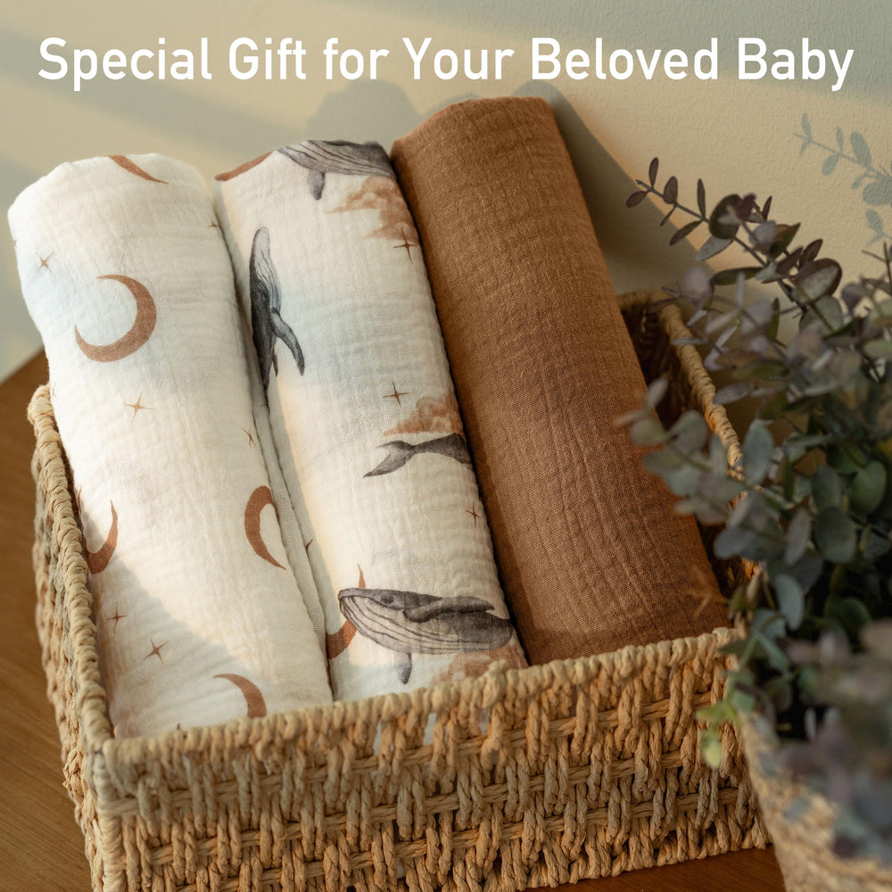 GLLQUEN BABY muslin blanket care guidance shown: machine wash cold, tumble dry low.