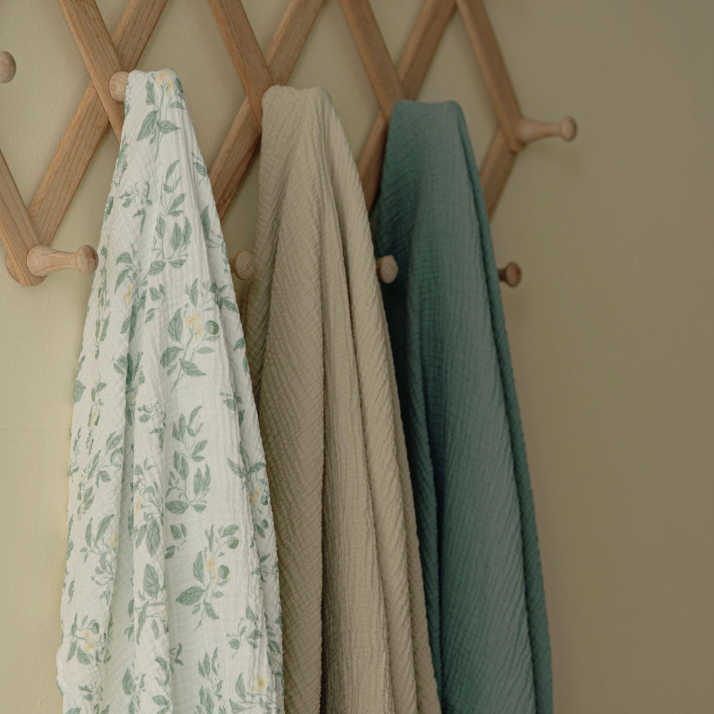 GLLQUEN BABY muslin swaddle blanket three-pack for versatile care.