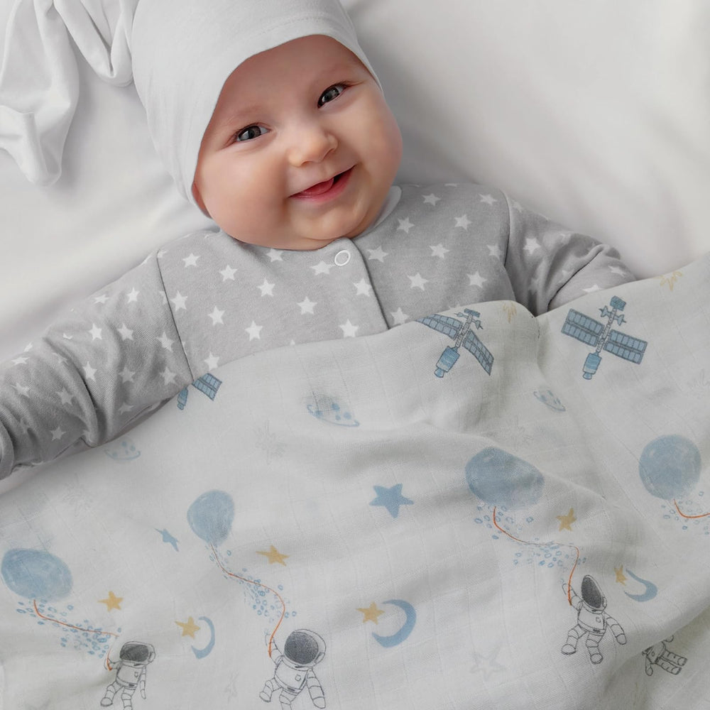 GLLQUEN BABY muslin swaddle blue astronaut opened for quick wraps during naps.