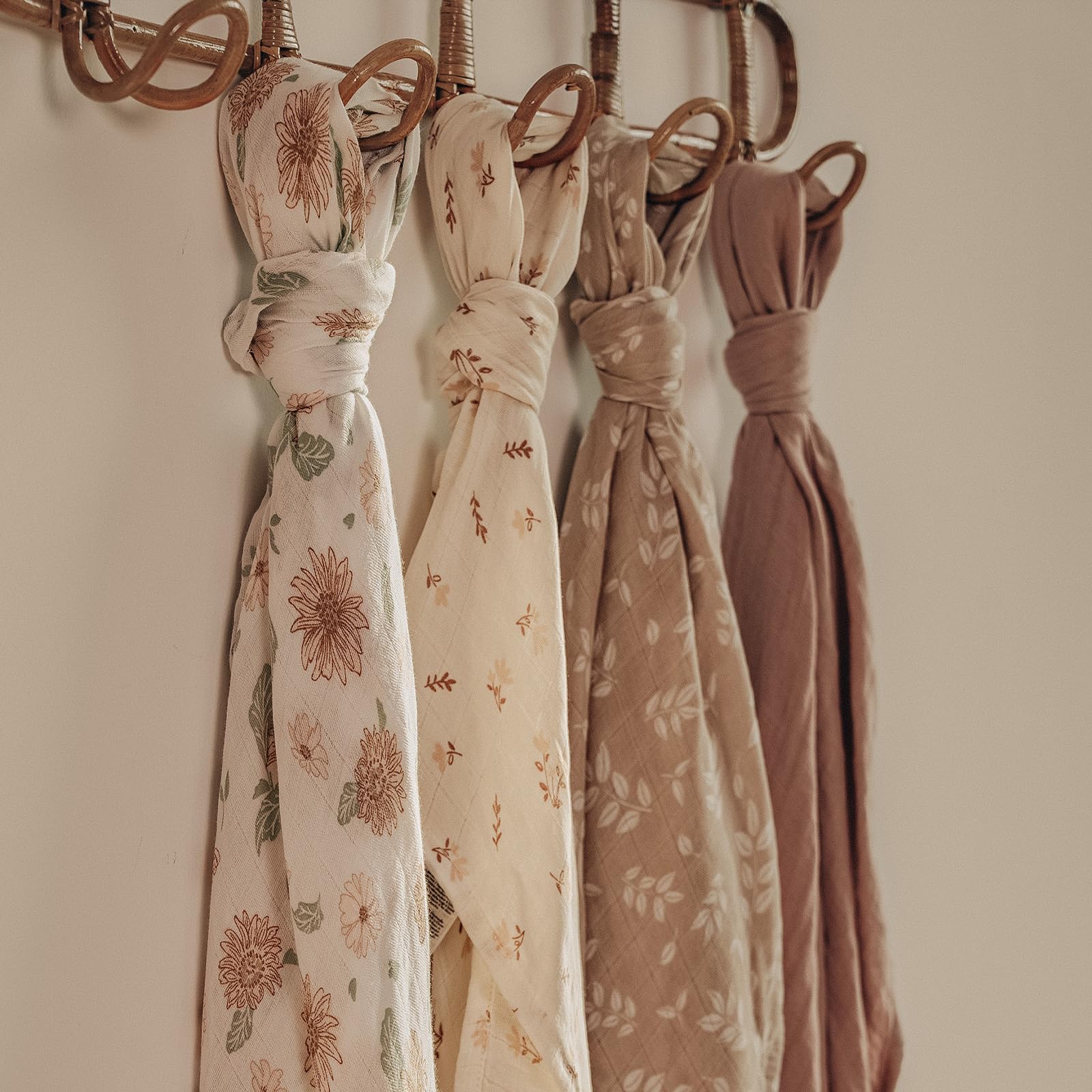 GLLQUEN BABY muslin swaddle lightweight pack ready for outings and easy air-dry.