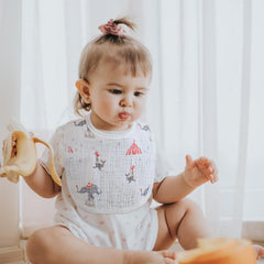 GLLQUEN BABY teething bib with large front flap shields clothes during meals.