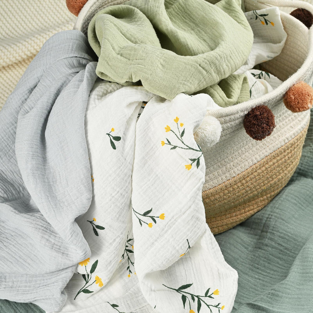 Outdoor scene with GLLQUEN BABY stroller sunshade blanket in daylight