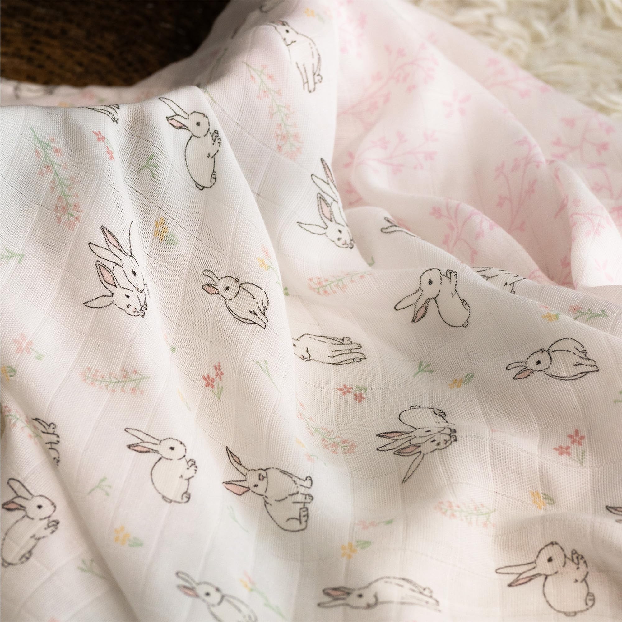 GLLQUEN BABY sunshade stroller cover blocks sun while keeping baby comfortable.