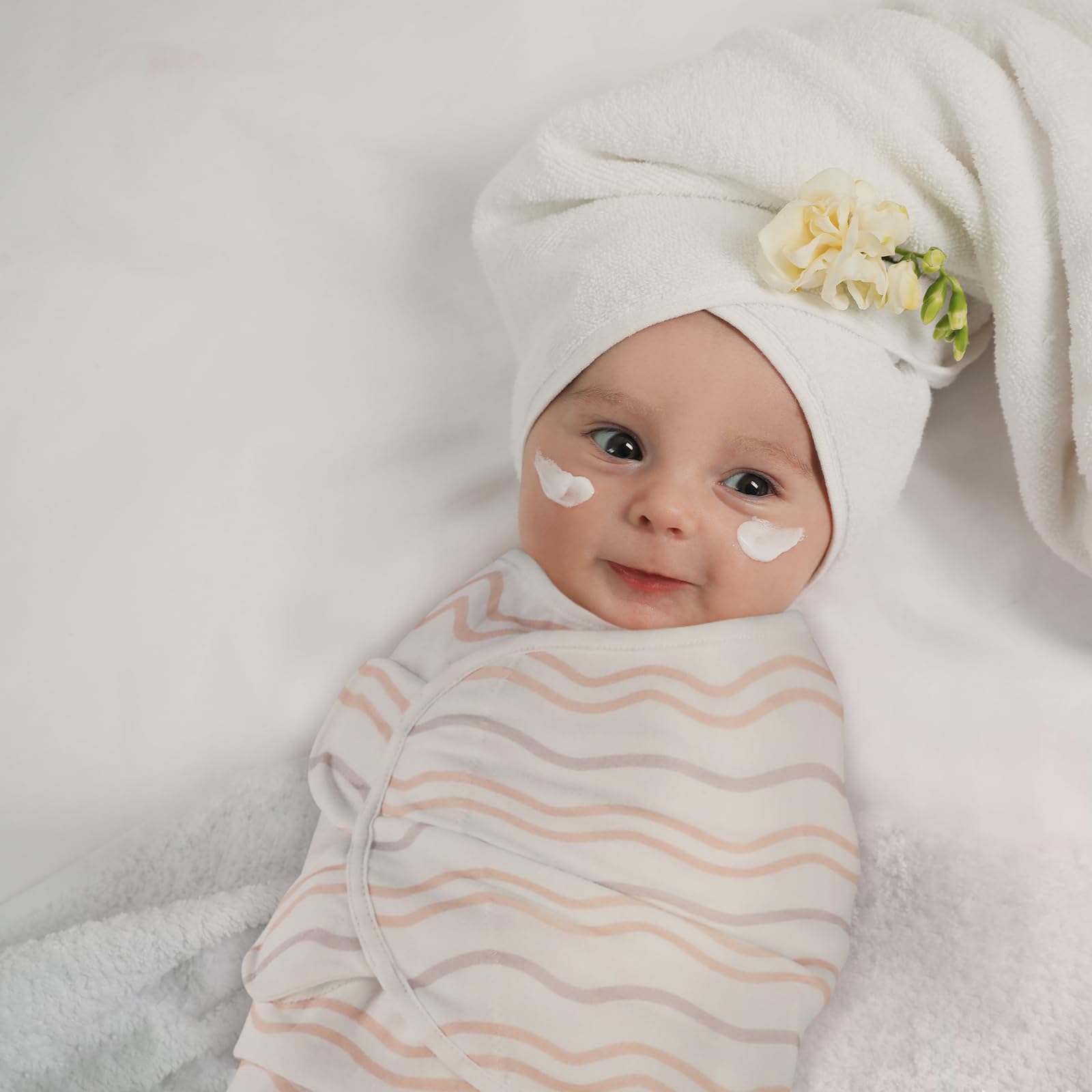 GLLQUEN BABY 3-pack swaddle assembled, ready for gifting.