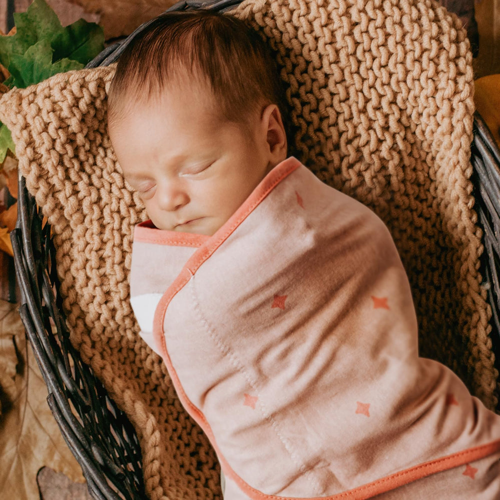 GLLQUEN BABY swaddle baby sleep ritual promotes cozy bedtime.
