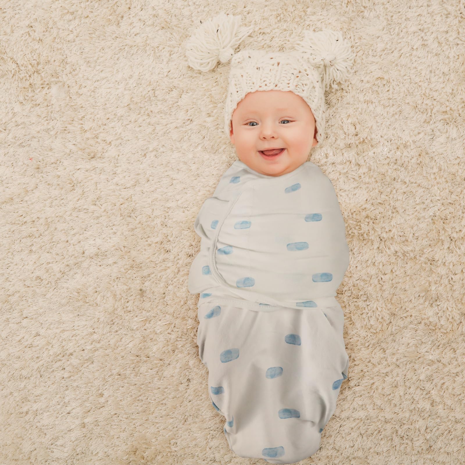 GLLQUEN BABY loose neckline detail provides comfortable neck space during wrapping.