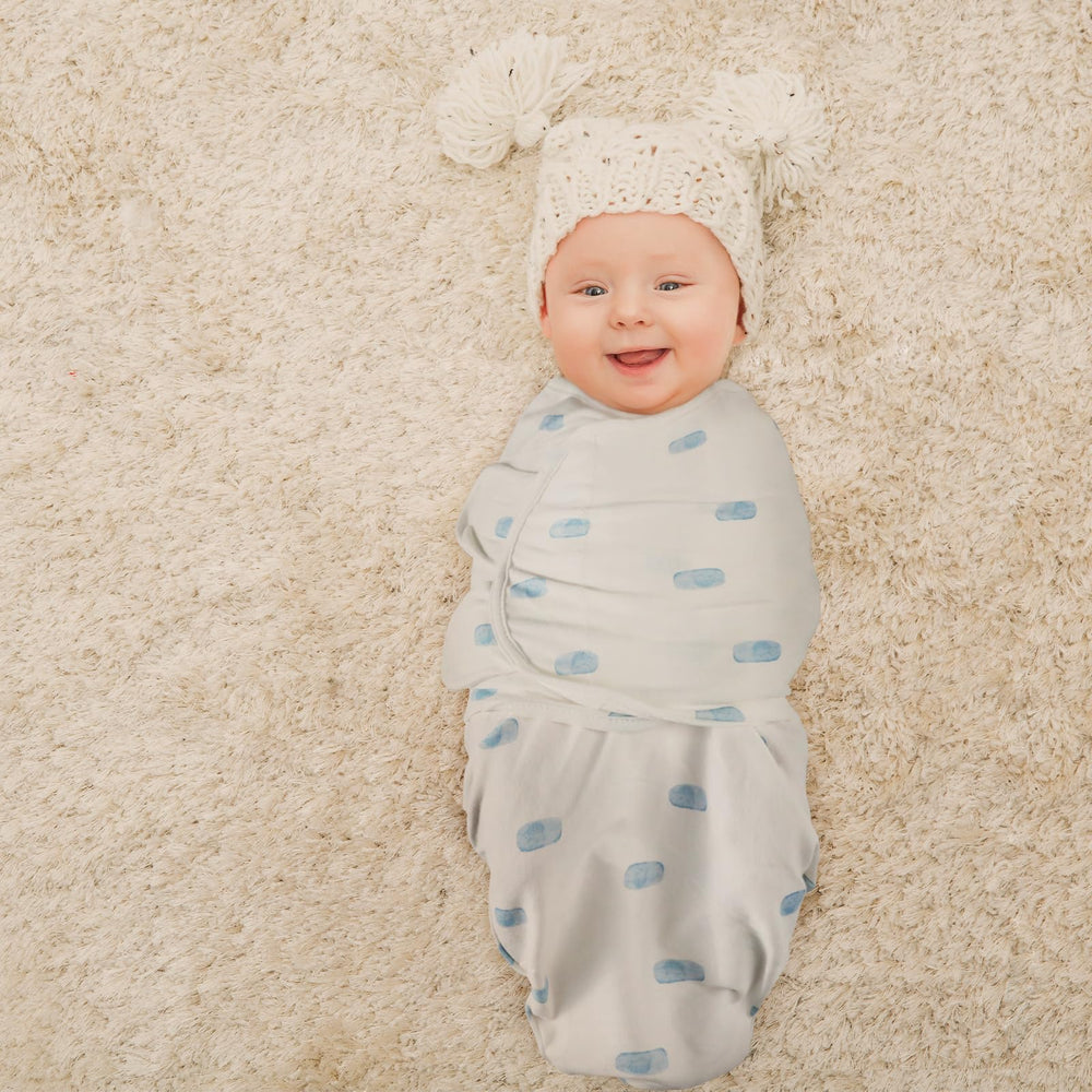 GLLQUEN BABY loose neckline detail provides comfortable neck space during wrapping.