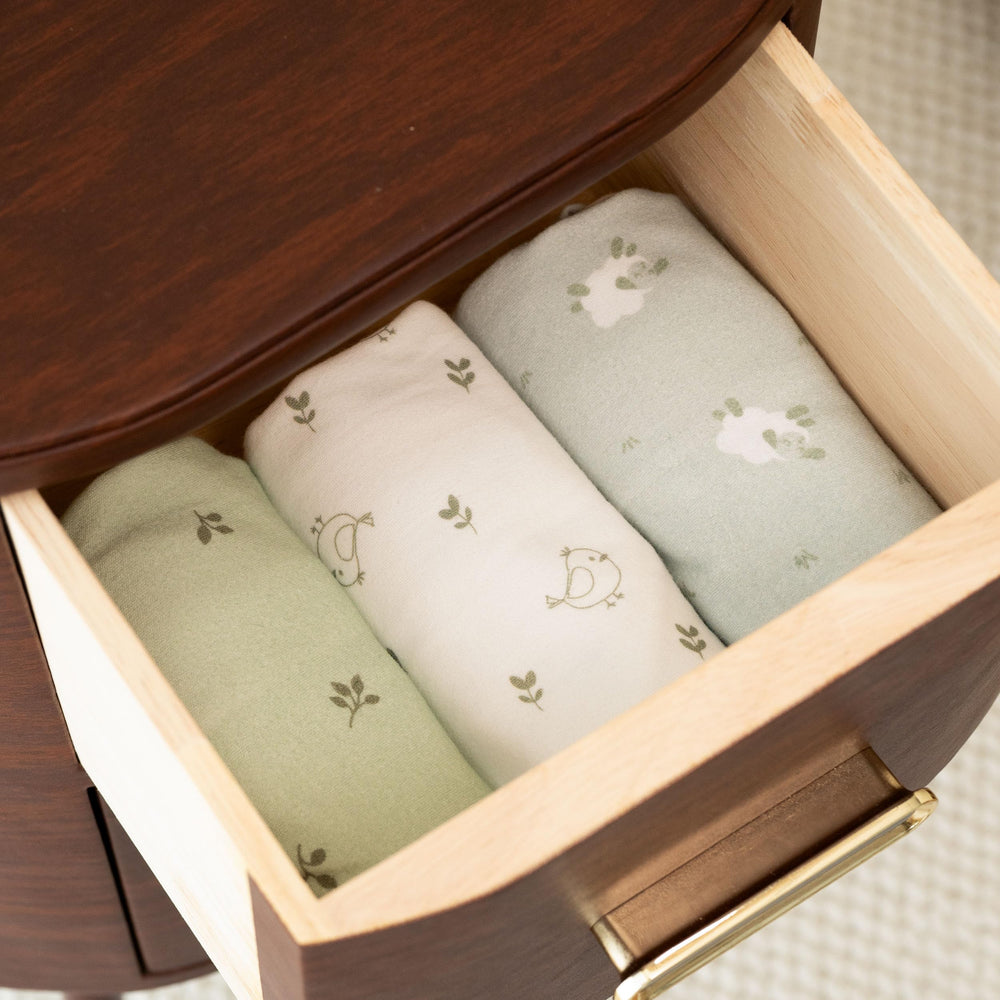 GLLQUEN BABY swaddle OEKO-TEX certification close-up on safety-tested fabric