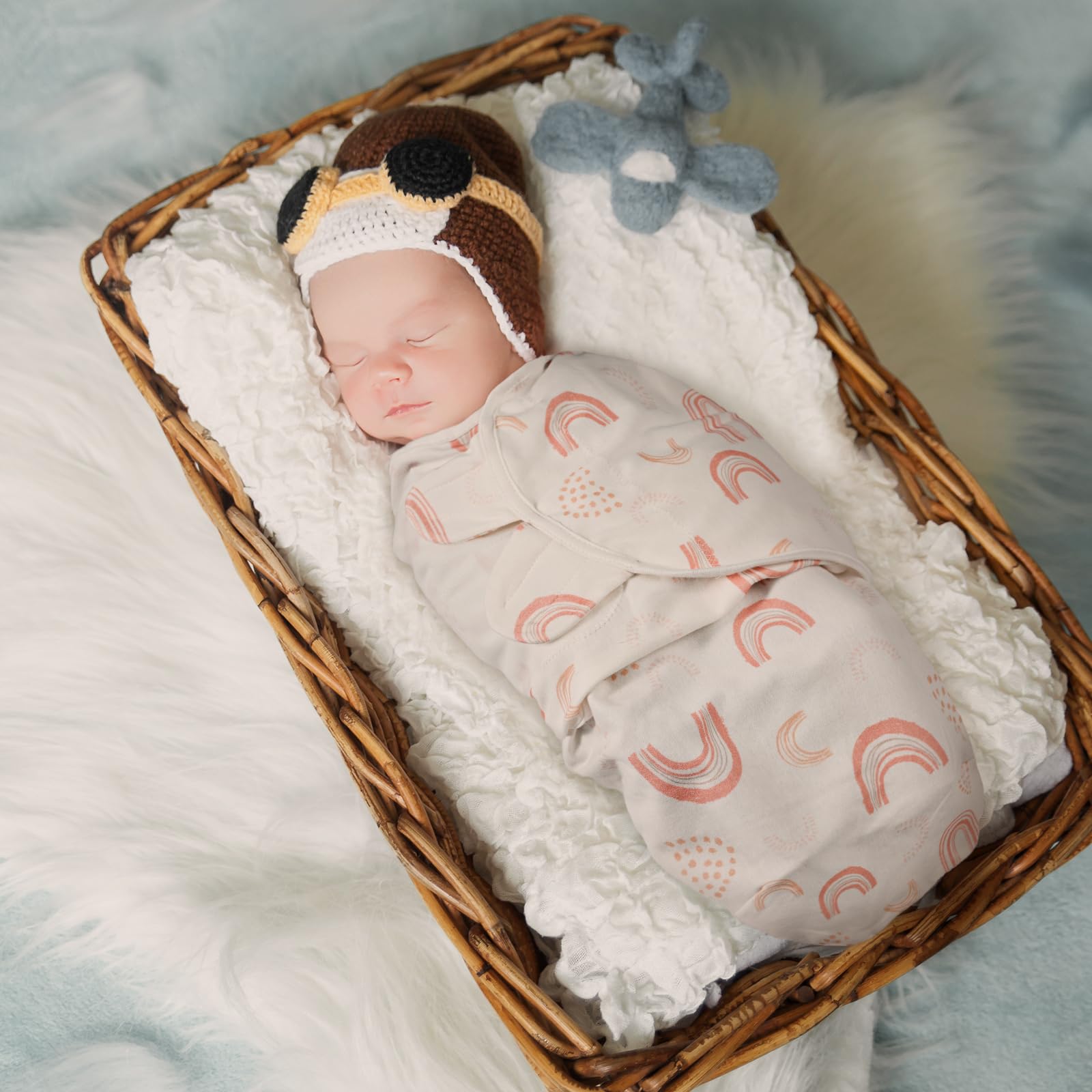 GLLQUEN BABY swaddle wave pattern closeup for breathable cotton comfort.