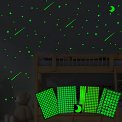 GLOCARNIVAL glow stars set includes shooting stars for imaginative ceiling scenes and mood lighting.