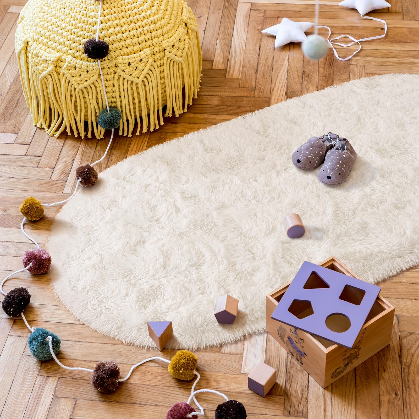 Goideal cream rug adds warm style to kids room decor.