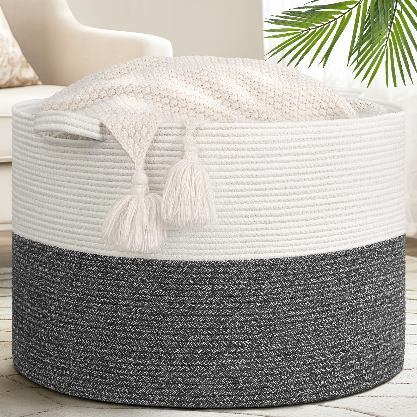 Goodpick 115L blanket basket side view—ample storage for blankets and plush toys.