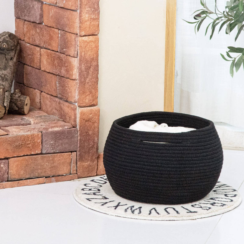 Goodpick handles-design basket demonstrates built-in handles for easy relocation.
