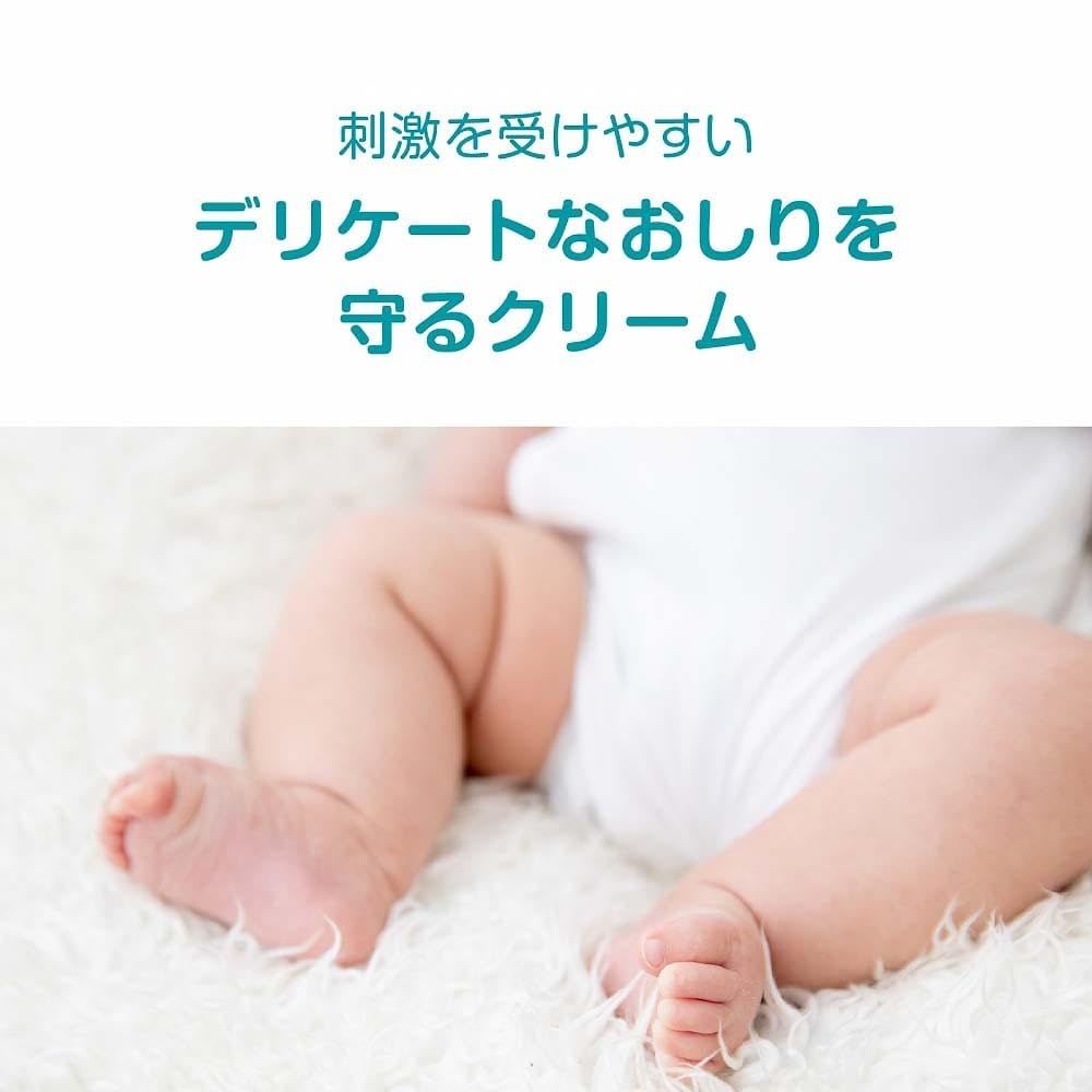 GOONGBE Pri-mmune tube closeup emphasizing zinc oxide relief and smooth matte finish.