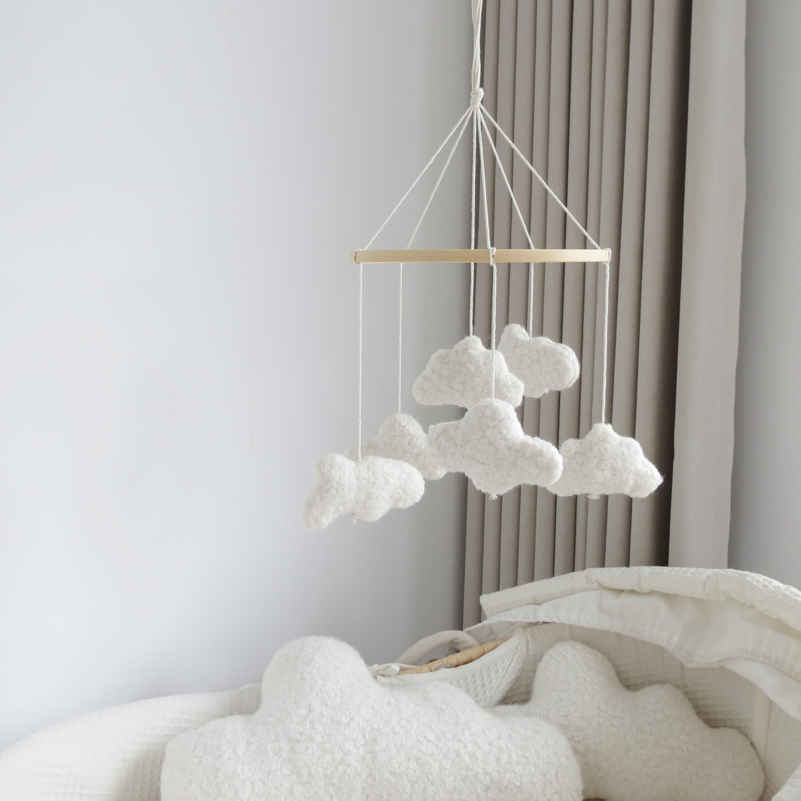 Goukurlsma Cloud Mobile shows 23cm diameter and 41cm length for crib use.