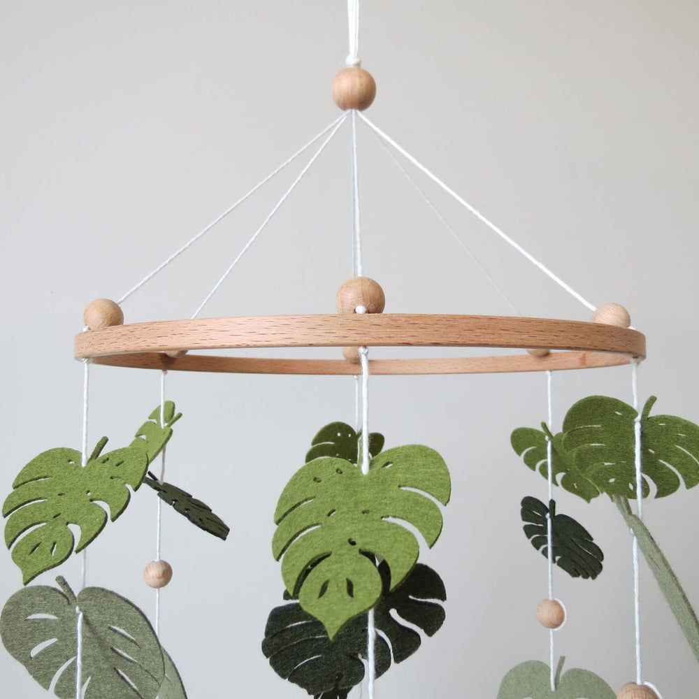 Goukurlsma forest motif mobile with soft leaves supports early sensory exploration.