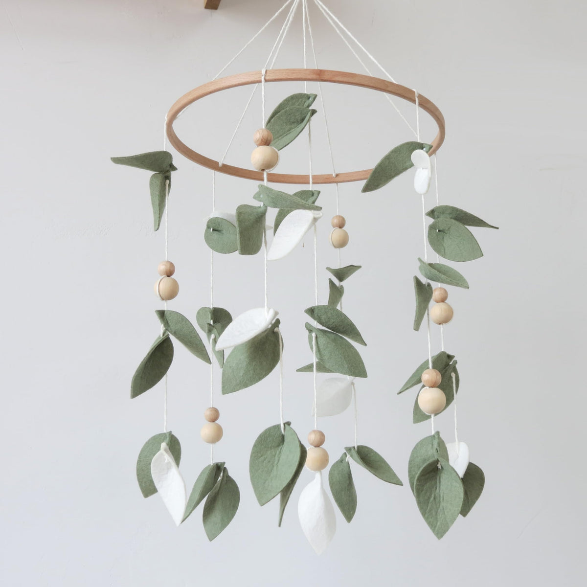 Goukurlsma green-leaf-crib-mobile forest leaves soothe baby's vision