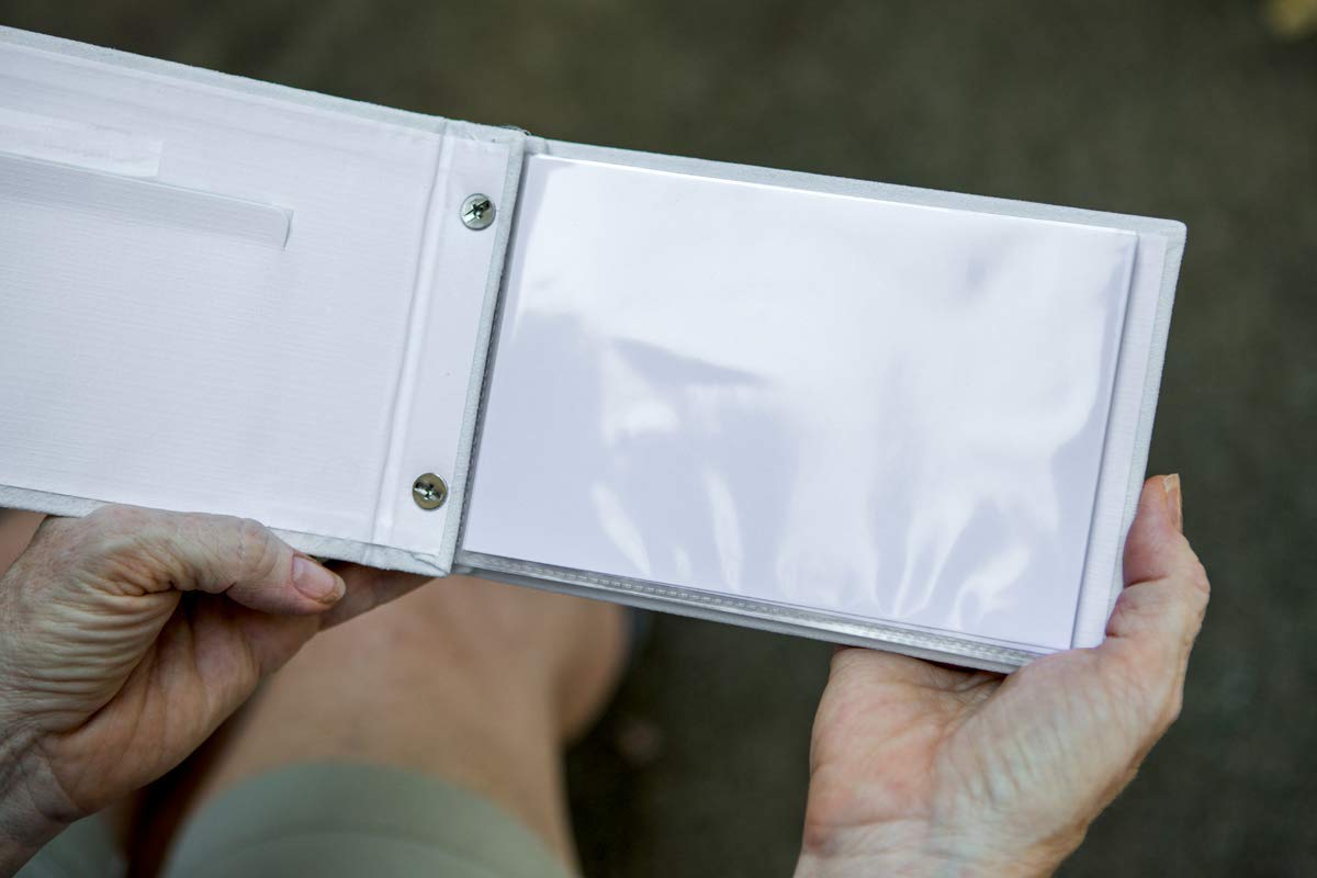 Grandparent Gift Co. two-part white gift box ensures a ready-to-gift presentation.