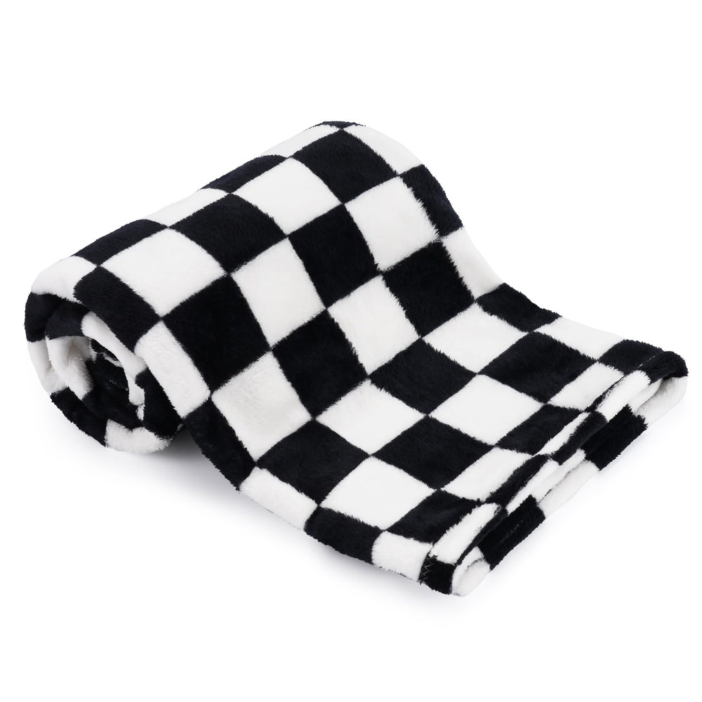GreatBba plush checkered blanket with soft fleece for gentle baby comfort.