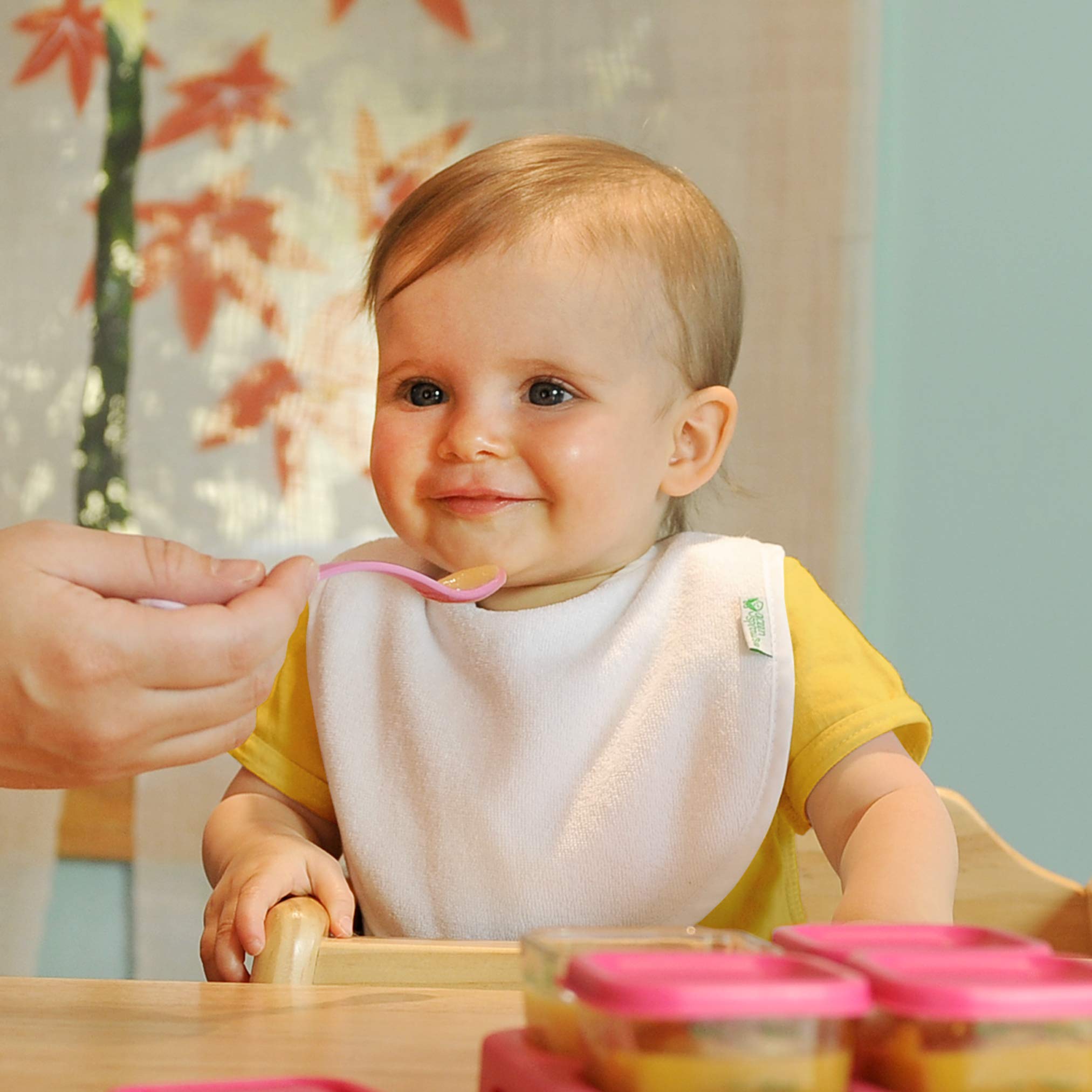 Green Sprouts Stay-Dry bibs size-3-12m demonstrates a proper fit for growing infants.