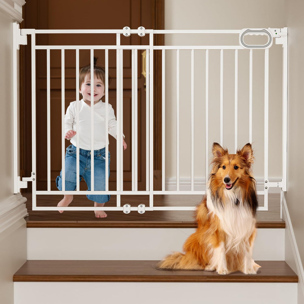 GROWNSY baby gate on stairs showing no bottom bar for smooth passage