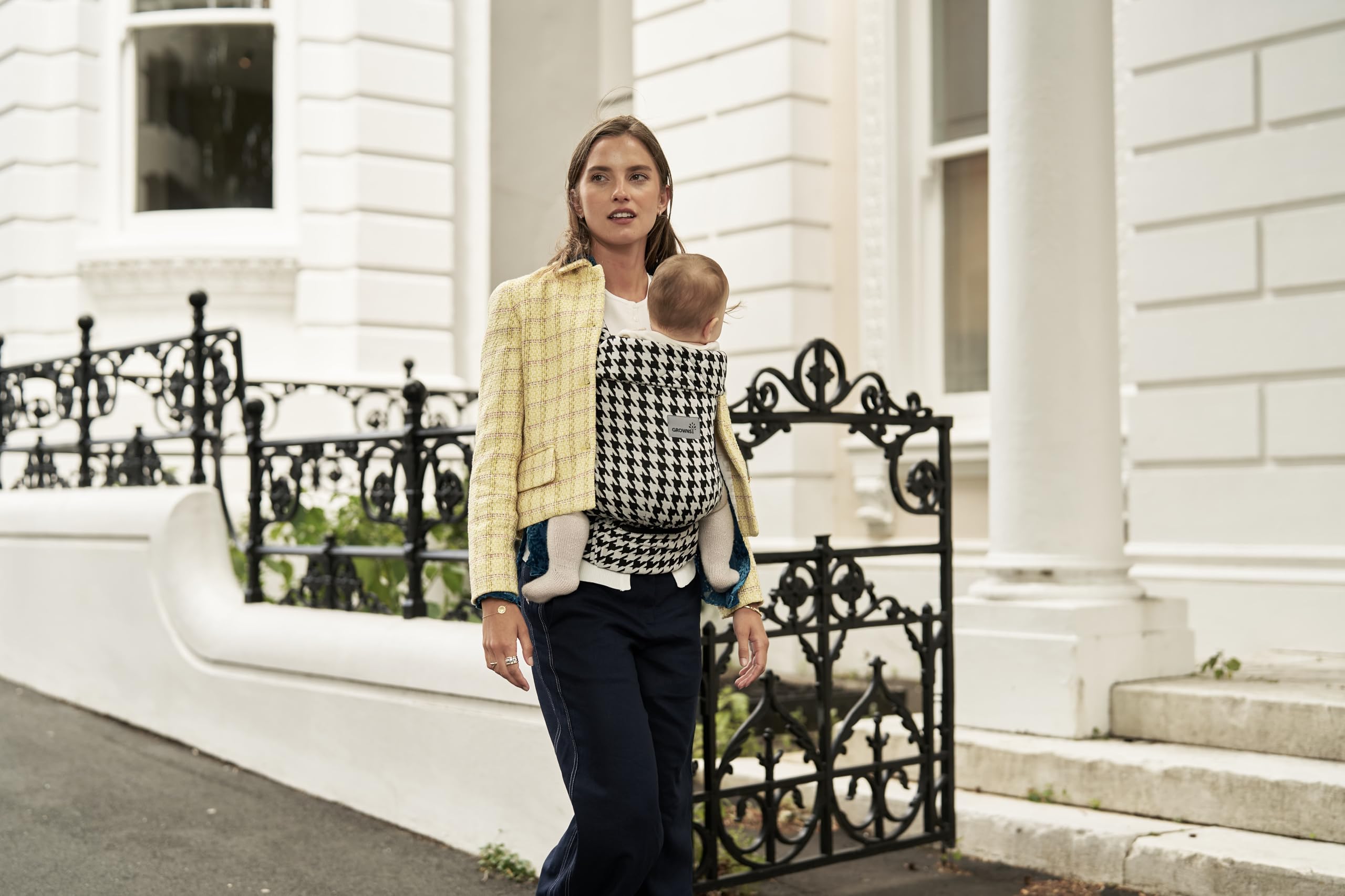 GROWNSY easy-on-buckle-design speeds up dressing