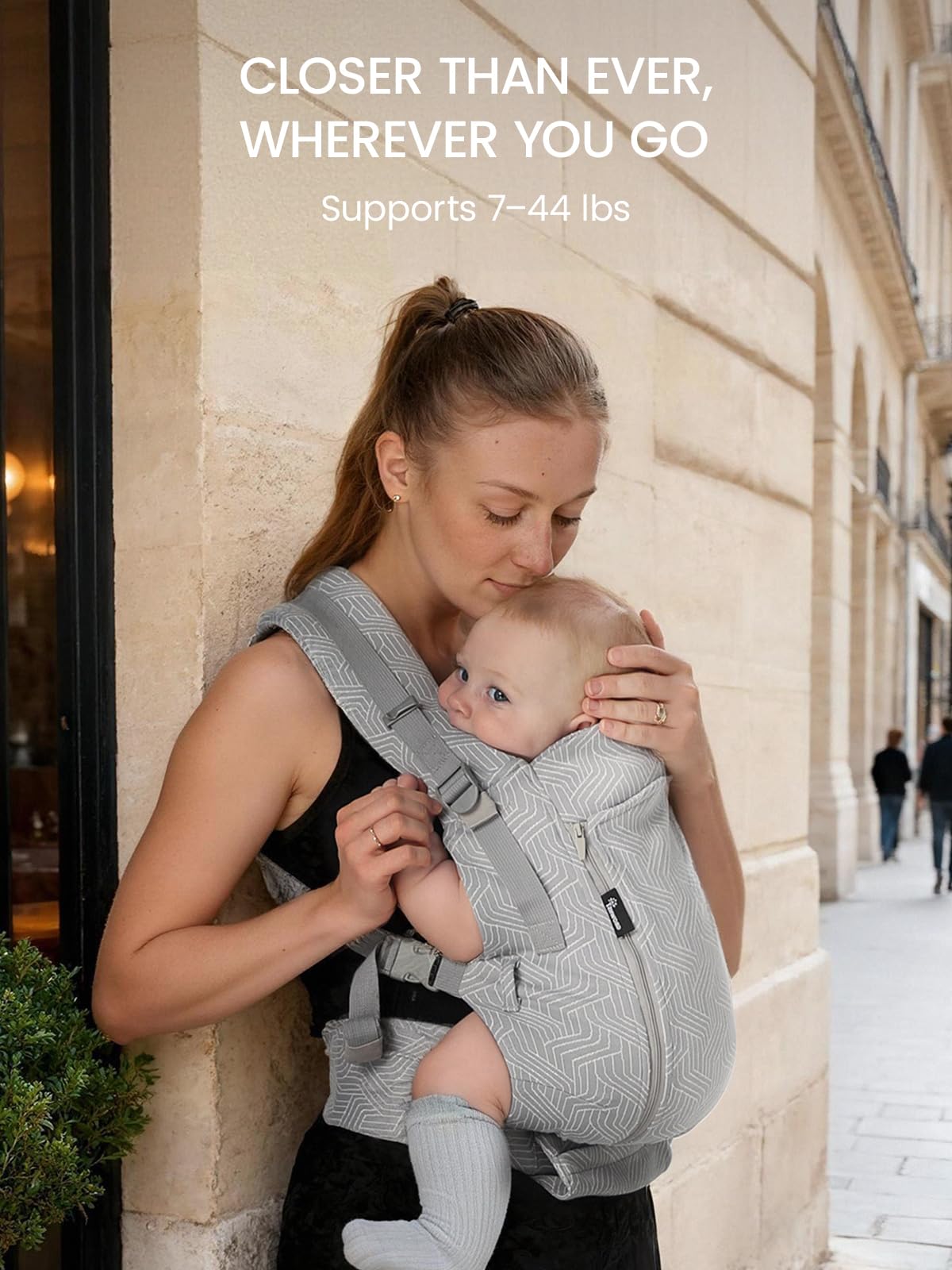 GROWNSY carrier sleep hood provides warmth and privacy on outings