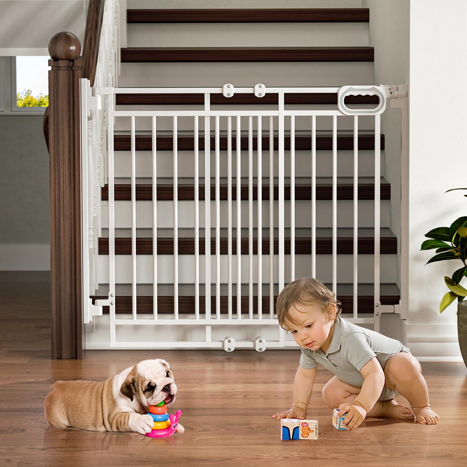 GROWNSY baby gate with no bottom bar design enables a safer threshold-free entry.