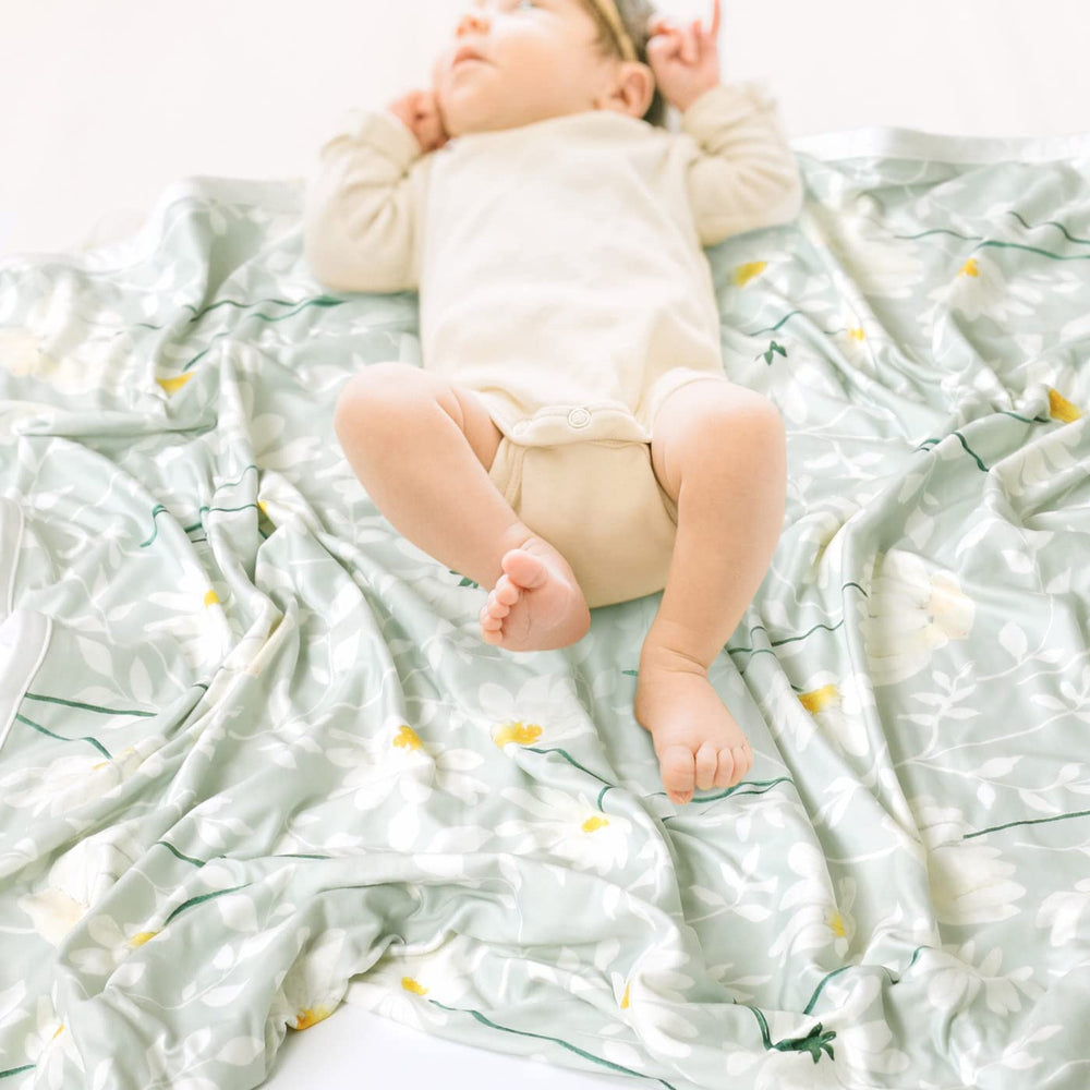 GRSSDER fruit-and-daisy pattern adds cheerful nursery detail and gift appeal.